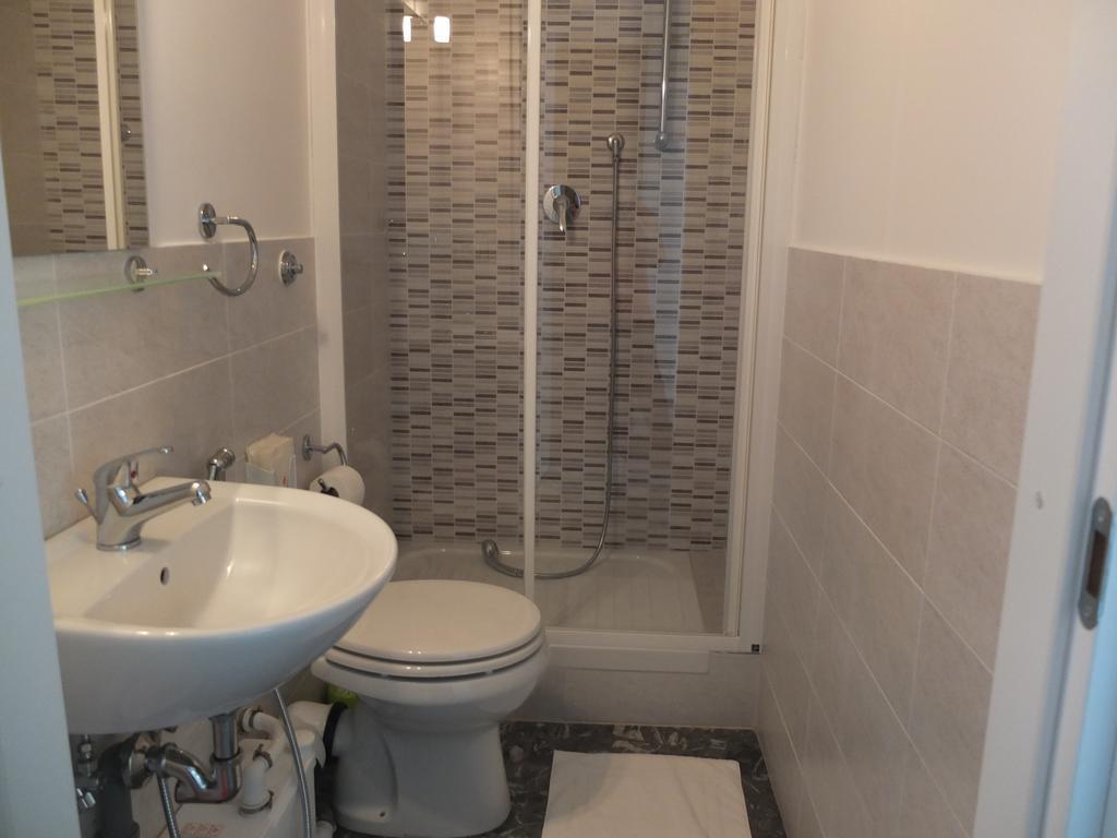 Maxim Rooms Rzym Zewnętrze zdjęcie