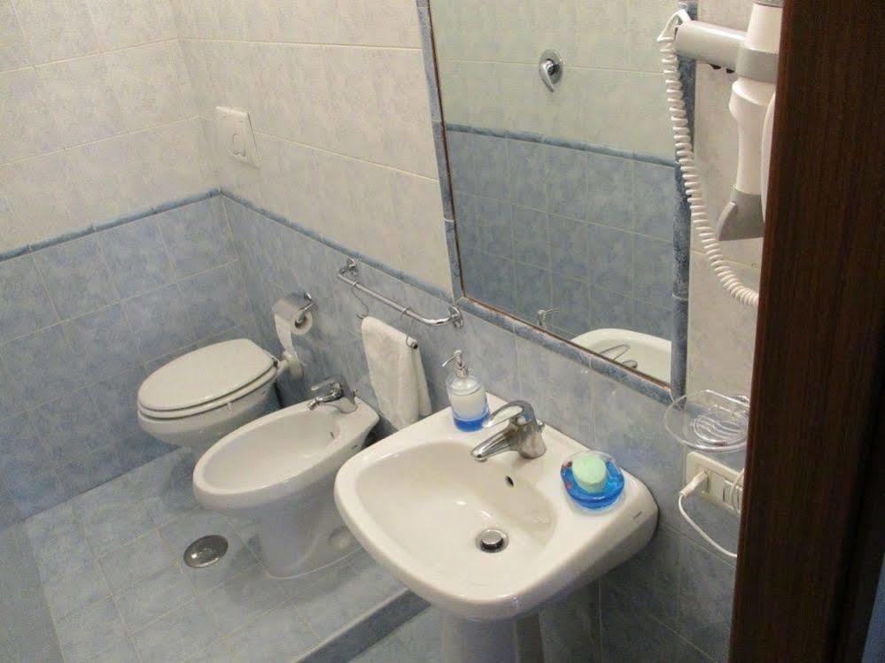 Maxim Rooms Rzym Zewnętrze zdjęcie