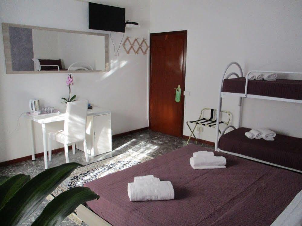 Maxim Rooms Rzym Zewnętrze zdjęcie