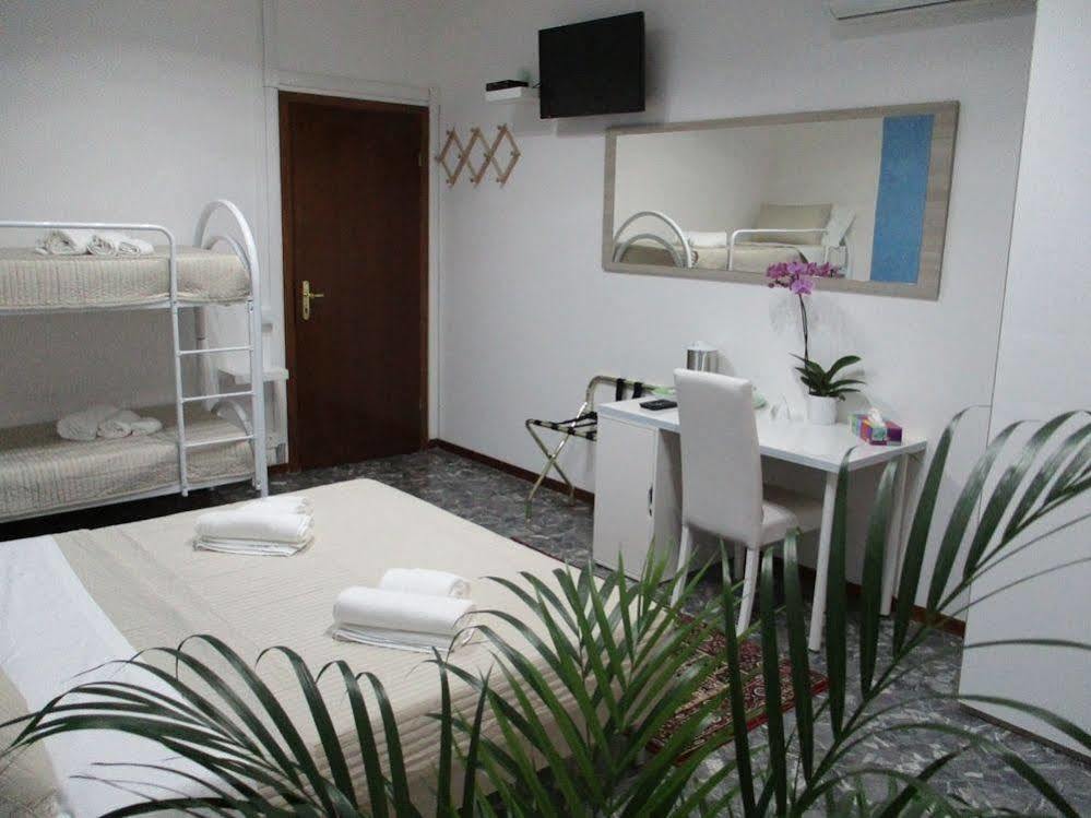 Maxim Rooms Rzym Zewnętrze zdjęcie