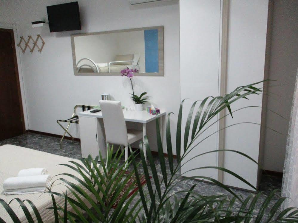 Maxim Rooms Rzym Zewnętrze zdjęcie