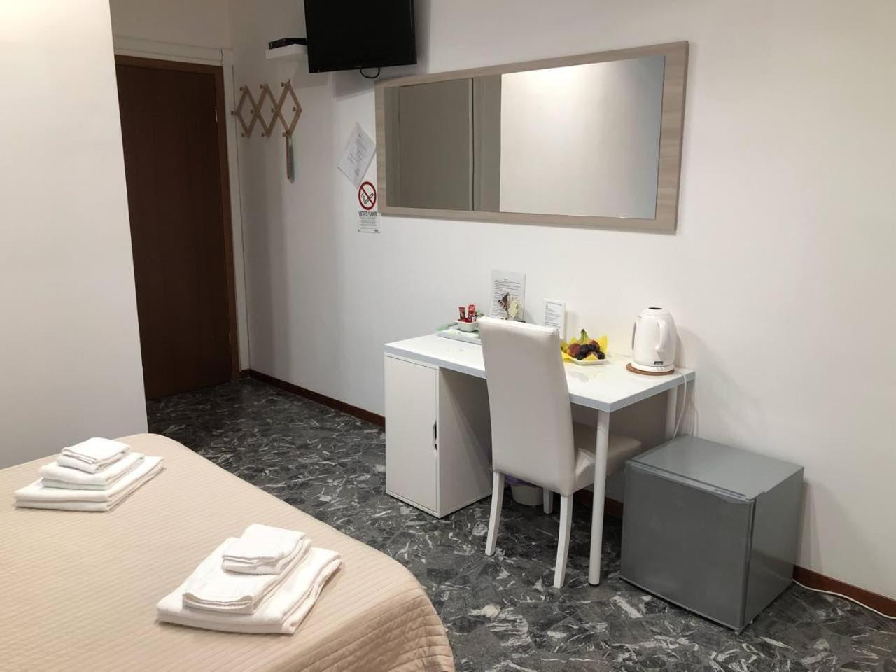 Maxim Rooms Rzym Zewnętrze zdjęcie