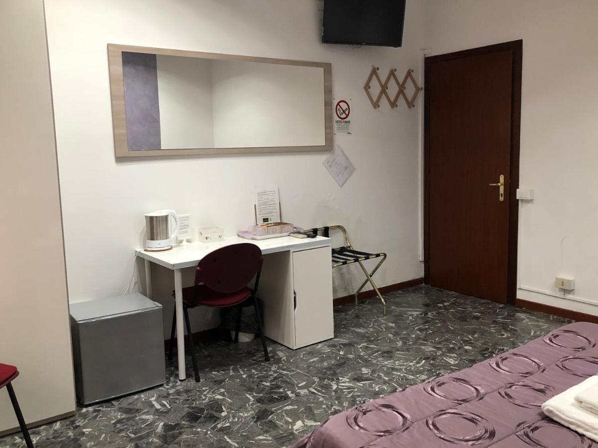 Maxim Rooms Rzym Zewnętrze zdjęcie